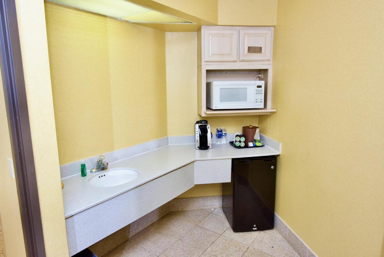 Holiday Inn Express Hotel & Suites Fenton/I-44 By Ihg Bagian luar foto